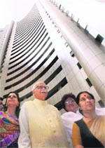 Senior BJP leaders LK Advani and Sushma Swaraj at the inauguration of Shyama Prasad Mukherjee Civic Centre, the tallest building in Delhi