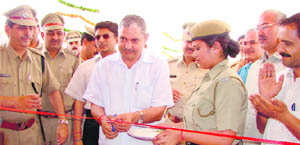 Gurgaon Police Commissioner SS Deswal inaugurates the building of the Palam Vihar police station in Sector 22, Gurgaon, on Friday.
