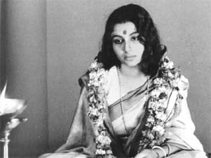 In Devi, Dayamoyee, played by Sharmila Tagore, is a victim of her father-in-laws blind faith