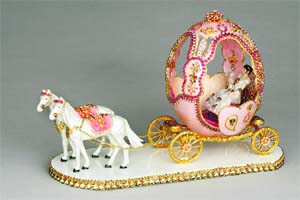 A chariot made from an eggshell