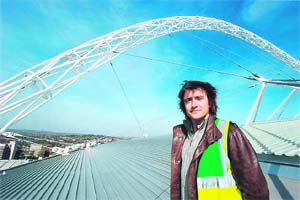 Host Richard Hammond of Engineering Connections: Wembley Stadium under the new structures amazing arch