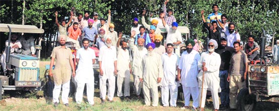 Jubilant villagers of Gaunspur village after getting their panchayat land evicted.
