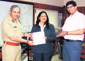 Gurgaon Police Commissioner SS Deswal honours Teena Sethi