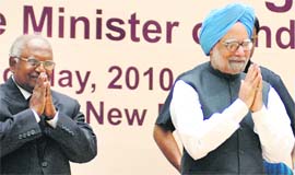PM Manmohan Singh with CJI  KG Balakrishnan at a conference on legal reforms in New Delhi.
