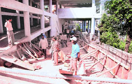 Work goes on at a parking lot of the MDDA on South Road during peak tourist season