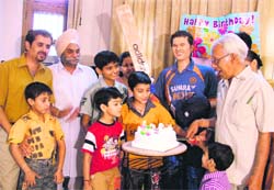 Chander Shekhar Prabhakar celebrates Sachins birthday in front of his statue.