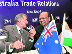 Australian Trade Minister Simon Crean (L) talks with Salil Singhal, past president, CII-Northern Region, at a session on "Strengthening India-Australia Trade Relations" in New Delhi on Monday
