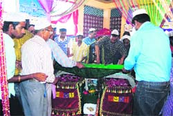 Devotees offer chadar at the Sanjha Darbar on the occasion of the annual Urs at the tomb of Baba Hajrat Khwaja Sahib near Mussoorie.
