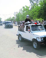 The cavalcade of the Dera Sacha Sauda chief arrives in the district courts in Sirsa on Monday.