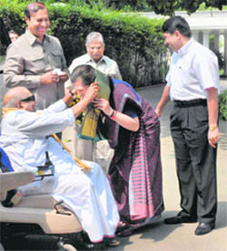 DMK supremo and Tamil Nadu Chief Minister M Karunanidhi meets UPA chairperson Sonia Gandhi at her residence in New Delhi on Monday