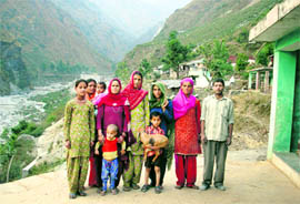 Villagers suffering from various diseases owing to large-scale pollution in the area caused by dust and vehicular pollution