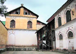 Crumbling walls of Akhandchandi Palace in Chamba