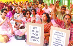 Teachers of Dehi University protest against vice-chancellor Deepak Pentals callous act in selling radioactive Cobalt-60 to scrap dealers, in New Delhi