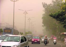 A dust storm throws life out of gear in Ludhiana