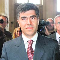 Iranian engineer Majid Kakavand arrives at the courtroom before the verdict at the end of his trial in Paris on Wednesday. A French court has turned down the US request for extradition of Majid, who is accused of evading export controls to purchase US technology for Iran's military.