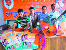 BJP party workers preparing for national party chief Nitin Gadkaris nyaya rally at the party office in Shimla on Thursday. 
