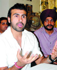 Actor Aryan Babbar addresses mediapersons in Amritsar