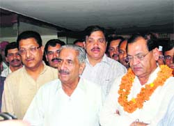 RK Dhawan, Congress Gen Secy in charge of Uttarakhand, along with state party chief Yashpal Arya (with garland) on his visit to Dehradun on Saturday. 