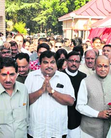 BJP national party chief Nitin Gadkari (middle) with Chief Minister Prem Kumar Dhumal on his left and other party leaders at Shimla on Saturday. 