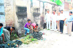 Municipal Chairman Kamal Johra, with the special task force, oversees the cleaning drive in a colony in Haridwar. 
