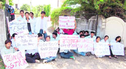 Students of Swami Narayan Medical College hold a potest in Dehradun