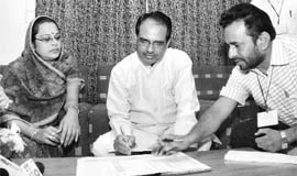 Madhya Pradesh Chief Minister Shivraj Singh Chouhan with his wife Sadhna Singh giving details of their family members to census officials in Bhopal.