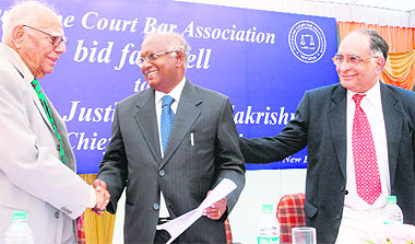 Outgoing CJI KG Balakrishnan is greeted by senior Supreme Court lawyer Ram Jethmalani as new CJI SH Kapadia looks on at a function in New Delhi on Tuesday.