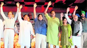 From left: Harmohan Dhawan, Satya Pal Jain, Nitin Gadkari, Sanjay Tandon, Ranjana Shai, Balbir Punj and Navjot Sidhu during a rally in Sector 25, Chandigarh