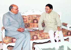 Uttarakhand Chief Minister Ramesh Pokhriyal Nishank with his Himachal Pradesh counterpart Prem Kumar Dhumal in Shimla