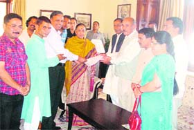 BJP leaders submit a memorandum to Governor Margaret Alva in Nainital
