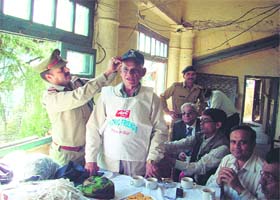 A senior citizen being felicitated for traffic control by police station in charge MC Joshi in Mussoorie