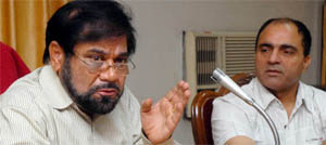 Vinod Kumar, Chief Engineer, North, addresses mediapersons in Jalandhar on Wednesday.