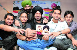 Jasraj Bhatti (middle) with his team