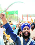 Enthusiastic Sikhs in the Fateh March in Shambu in Wednesday.