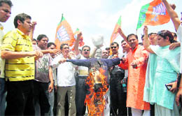 BJP workers burn an effigy of the Central government in Dehradun on Thursday