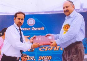 Northern Railway General Manager Shailendra K. Budhlakuti gives away the Vishishth Seva Parman Patra to Ramesh Verma, MW fitter (grade-I) at the bridge workshop in Jalandhar cantonment, for his excellent services in New Delhi