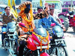 Magician Mangaltara drives a motocycle blindfolded in a bazaar in Amritsar.