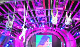 participants doing stunts for Zara Nachke Dikhaa