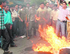 Fans burn an effigy of the Indian Cricket team for its poor performance at the T20 World Cup in Haridwar on Saturday.