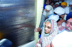 Delhi Chief Minister Sheila Dikshit inaugurates the parking lot of Gurdwara Bangla Sahib in New Delhi