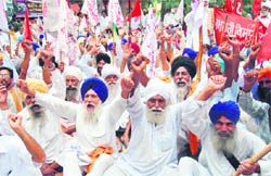 Farmers stage a dharna in support of their demands in Amritsar 