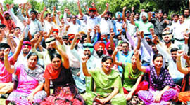 Candidates run during an Army recruitment rally at Khasa in Amritsar 