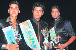 Mr J&K Varun Kotwal flanked by Sahil Sambyal (left) and Fasil Rafiq