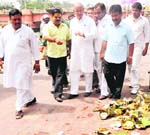 Union Minister Harish Rawat inspects the Alaknanda Ghat near Har-ki-Pauri.