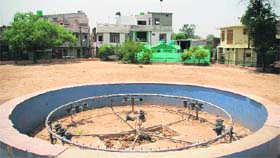 A defunct fountain at grassless Vijay Municipal Park in Jammus Nai Basti.