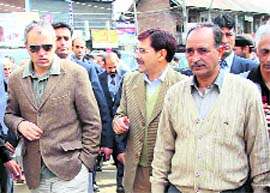Chief Minister Omar Abdullah takes feedback from officials about ongoing projects.
