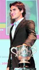 Roger Federer participates in the womens draw of the French Open in Paris, two days ahead of the second Grand Slam of the season