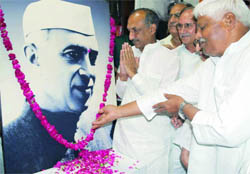 Delhi Pradesh Congress Committee president J.P Agarwal pays tributes to Pt. Jawaharlal Nehru on his 46th death anniversary at DPCC office in New Delhi on Thursday.