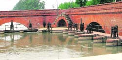 Non-functional gates at the Buani head on the Sirhind Canal