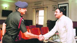 Lt General VK Ahluwalia, General Officer Commanding-in-Chief, Central Command, meets CM Ramesh Pokhriyal Nishank in Dehradun on Friday.